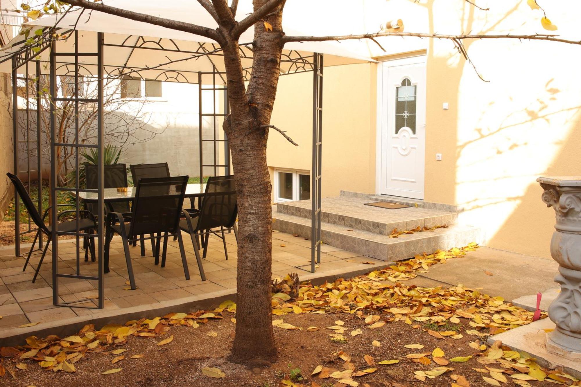 Ivan'S Guesthouse Paraćin Exteriör bild